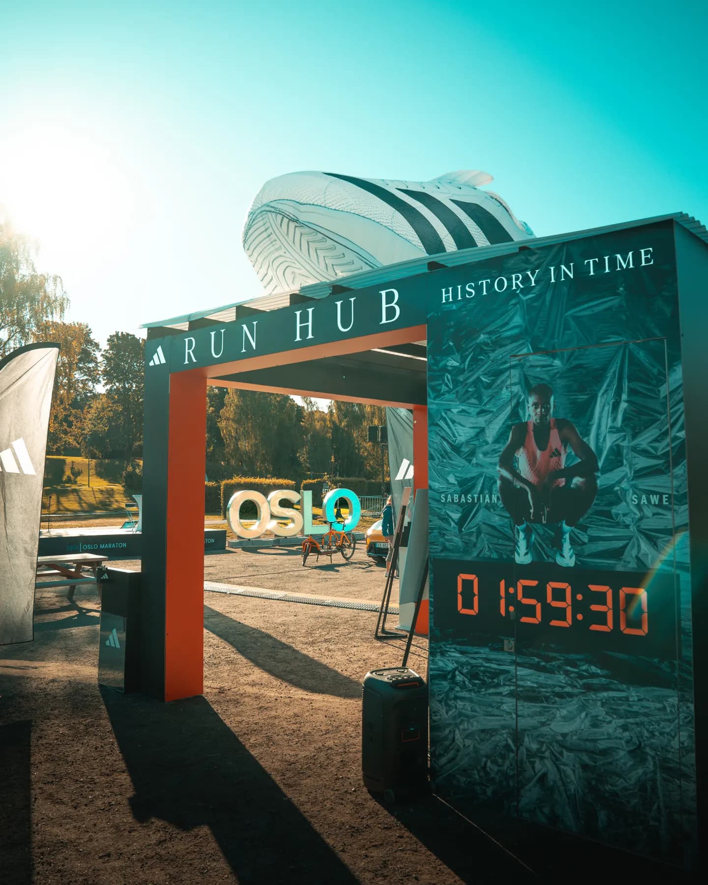 Run Hub på Tøyen med historieveggen «History in time»