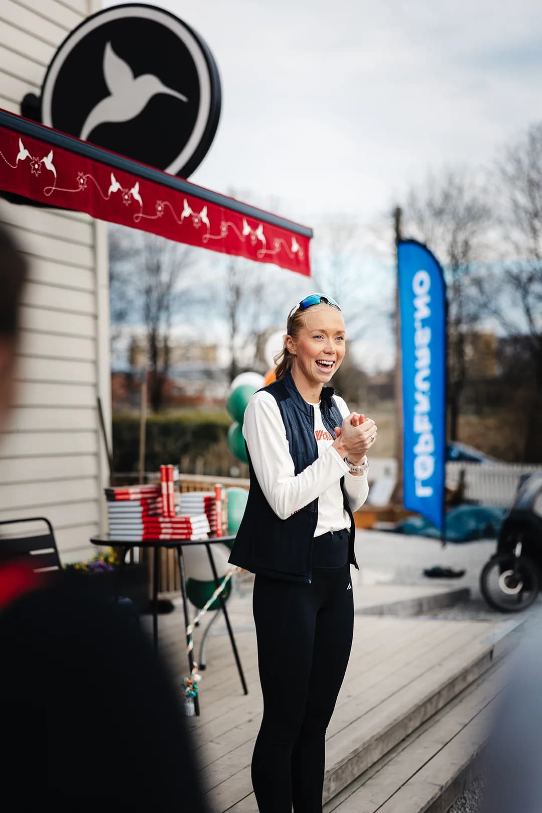 Veronica Undseth holder foredrag foran publikum